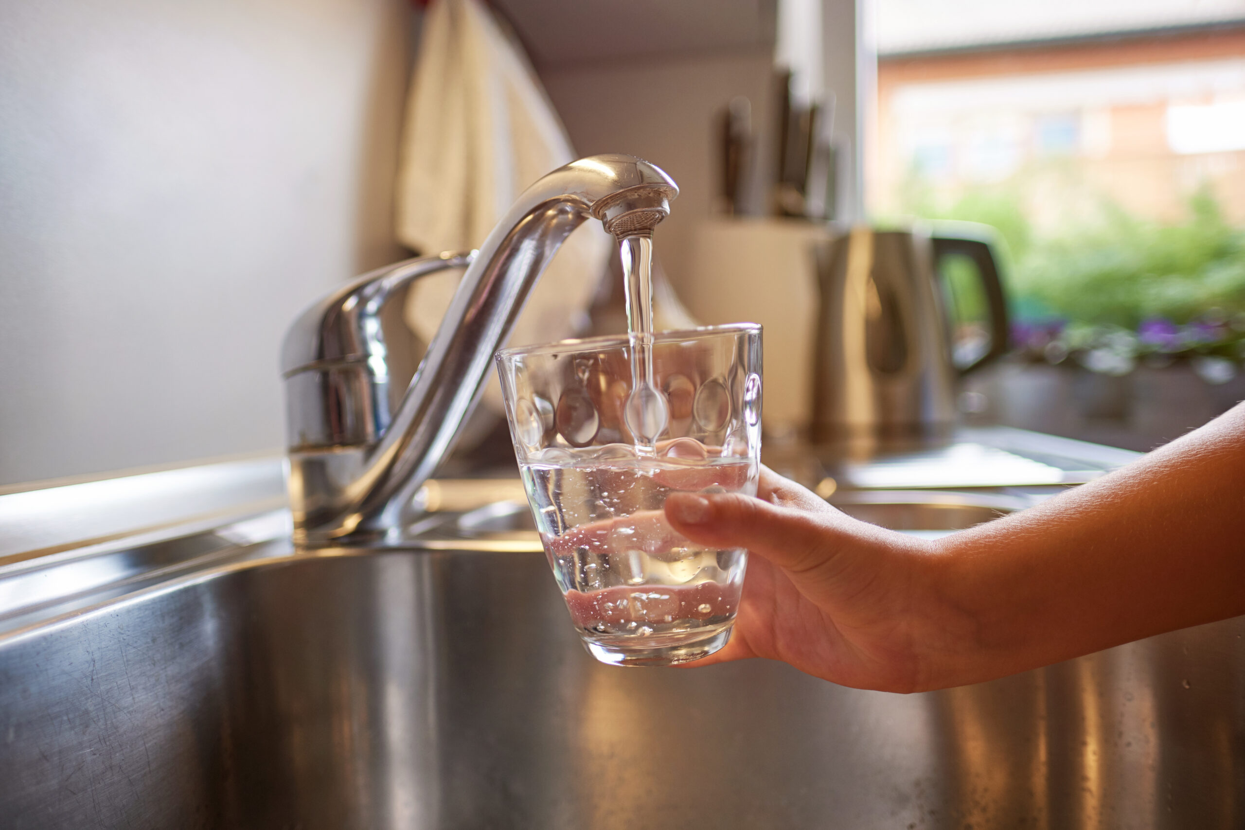 Remplissage d'un verre d'eau